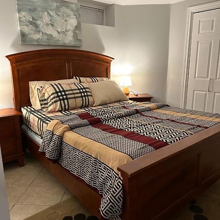 Deluxe Double Room- Hazel Stays Mississauga Exterior foto