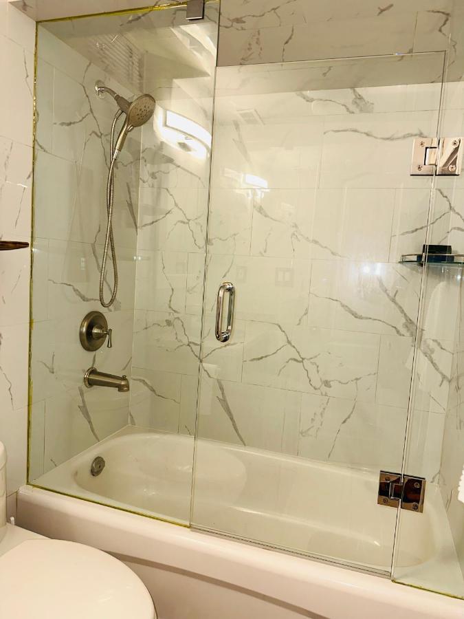 Deluxe Double Room- Hazel Stays Mississauga Exterior foto